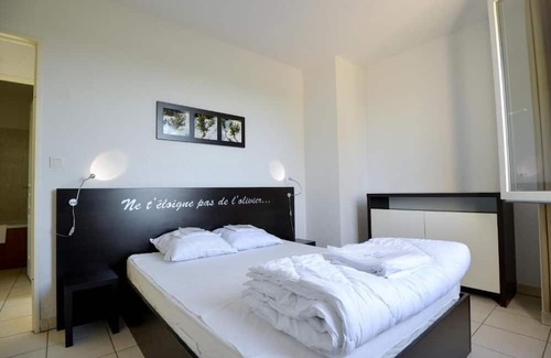 Azille Hotel | Family-Friendly Unit: Pool, Kitchenette, Scenic Surroundings Near Carcassonne