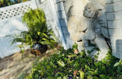 Ozark Casa | Gatsby-Inspired Victorian Farmhouse - Farm feel only 5min from city amenities