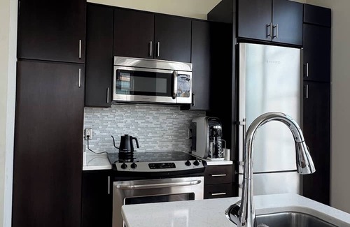 Cardozo Apartamento | Sunny U Street + Balcony & Views