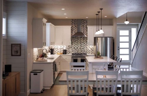 West Eugene Apartamento | The PNW Premiere: Close to UO and Autzen stadium