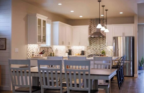 West Eugene Apartamento | The PNW Premiere: Close to UO and Autzen stadium