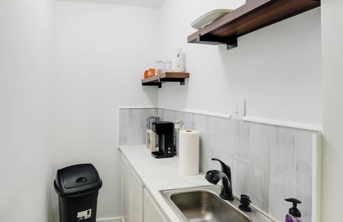Greenwood Apartamento | < 1 Mi to Dtwn: Updated Studio in North Greenwood!