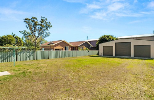 Sussex Inlet Casa | Holiday In The Moos - Four bedroom home of relaxation!