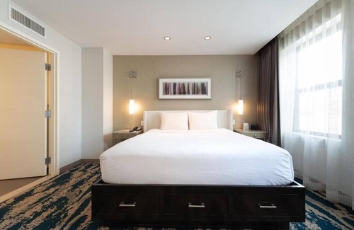 Near North Side Hotel | 4 Modern Units Walk to Washington Square Park and Lincoln Park Zoo!