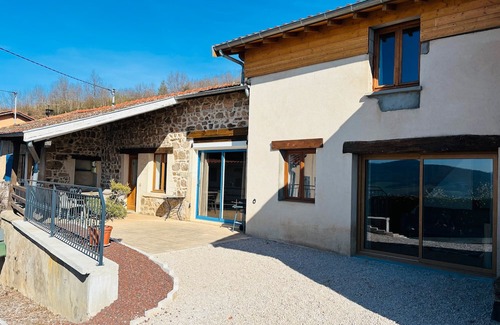 Lantignie Cabaña | Gîte 'Gite De Clairette Et Nono' with Private Terrace and Wi-Fi