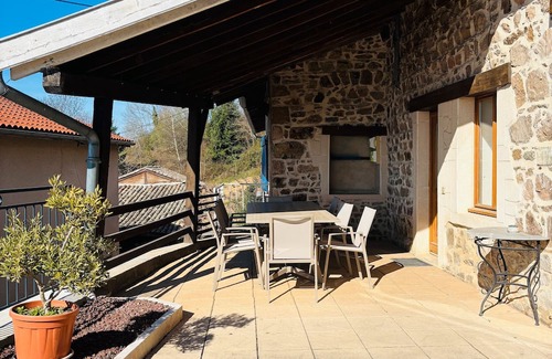 Lantignie Cabaña | Gîte 'Gite De Clairette Et Nono' with Private Terrace and Wi-Fi