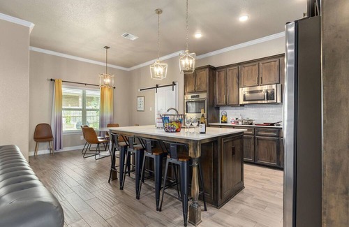 Killeen Casa | Amazing Entertaining Home! Perfect For Large Families, Groups, Workers and Soldi