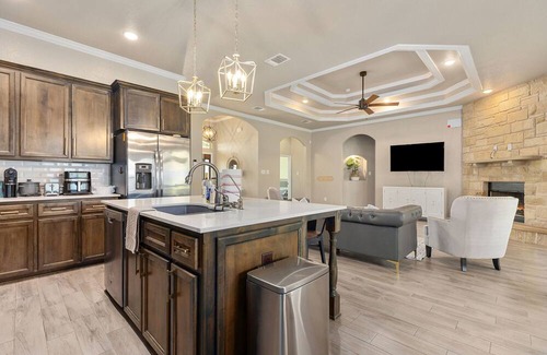 Killeen Casa | Amazing Entertaining Home! Perfect For Large Families, Groups, Workers and Soldi