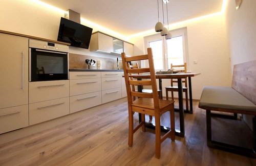 Unterkirnach Apartamento | Apartment 'Holzwieb' with Private Terrace, Shared Garden and Wi-Fi