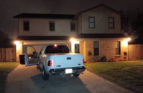 McAllen Casa | Large House in Peaceful McAllen. Large Pool, 10th/Trenton. Perfect Location