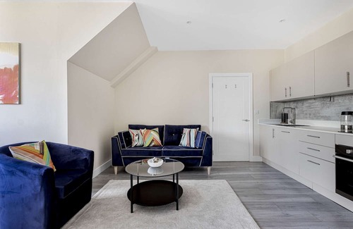Sutton Apartamento | City Service Lets | Large Cheam 1 Bed with Parking | Long Stays Welcome