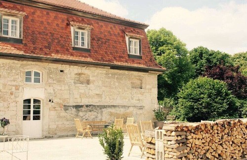 Maroldsweisach Casa | former wagonry in the castle complex