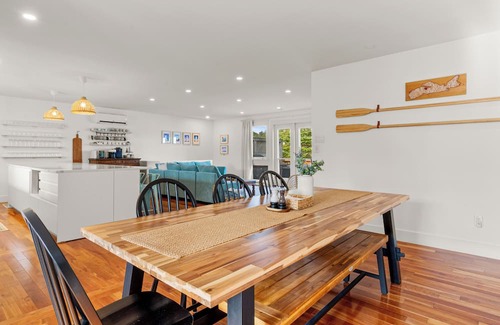Tantallon Casa | Waters Edge on the Cove | Hot Tub Sleeps 11