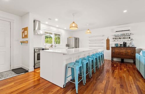 Tantallon Casa | Waters Edge on the Cove | Hot Tub Sleeps 11