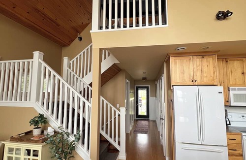 Division No. 8 Cabina | Spacious four season lake front Cabin on Gull Lake