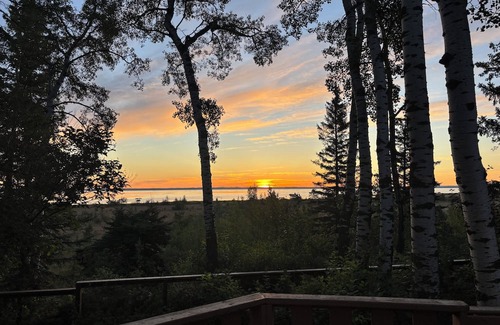Division No. 8 Cabina | Spacious four season lake front Cabin on Gull Lake
