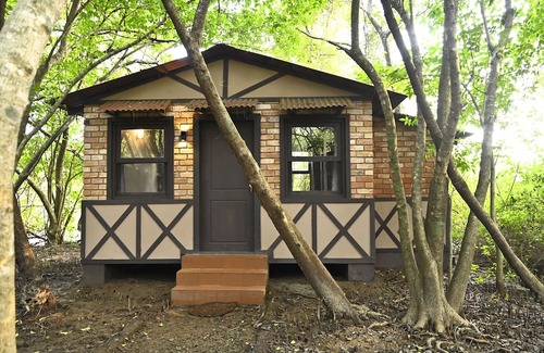 Karwar Cabaña | Camp Riveredge Paradise