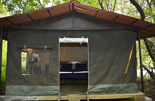 Karwar Cabaña | Camp Riveredge Paradise