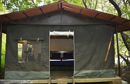 Karwar Cabaña | Camp Riveredge Paradise