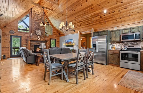 Sparta Casa | ‼️Cozy 3BR Bloff Hytte w/Mountain Views and BBQ