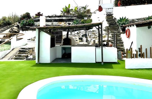 Arucas Casa | Holiday Home 'Ohana Paula' with Sea View, Private Pool and Private Terrace