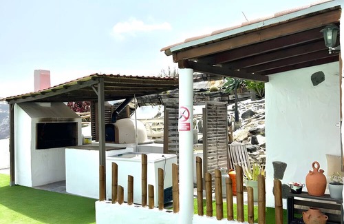 Arucas Casa | Holiday Home 'Ohana Paula' with Sea View, Private Pool and Private Terrace