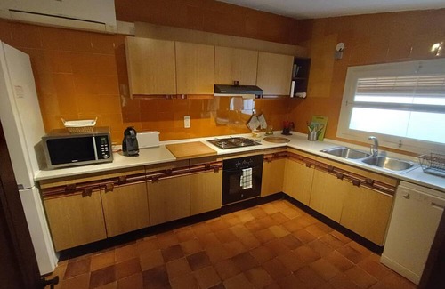 Peratallada Casa | Holiday Home 'Casa Peratallada' with Wi-Fi and Air Conditioning