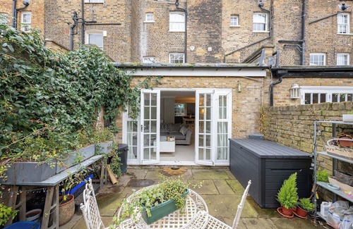 Churchill Cabaña | Cosy city retreat in Belgravia. Pet-Friendly!