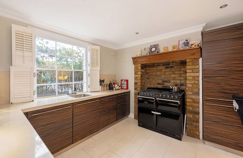 Churchill Cabaña | Cosy city retreat in Belgravia. Pet-Friendly!