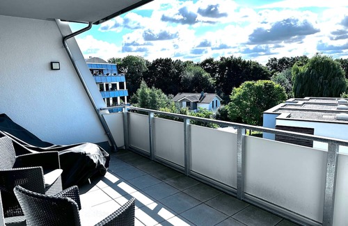 Zentrum Apartamento | Holiday Home 'Am Schloßteich' with Private Terrace and Wi-Fi