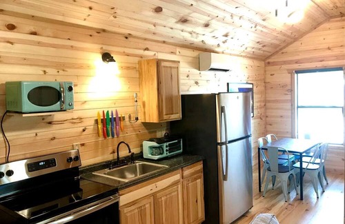 Mason Cabina | Spacious Texas Hill Country Cabin Ideal for Weekend Getaways from Austin