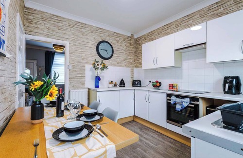 Crewe Apartamento | Central 2 Bed Home in Crewe, Perfect for Business!