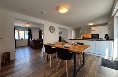 Oberderdingen Apartamento | Aposto Apartments Am Marktplatz 13 with Private Terrace and Wi-Fi