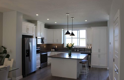 Calgary Casa | Home away from home~retreat