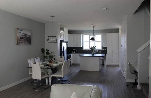 Calgary Casa | Home away from home~retreat