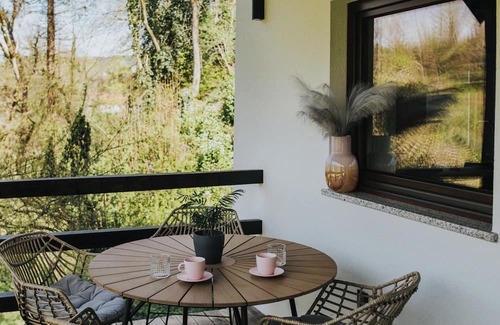 Zagradec Cabaña | Cozy 2-Bedroom Countryside Cottage by the River, Just Outside Ljubljana