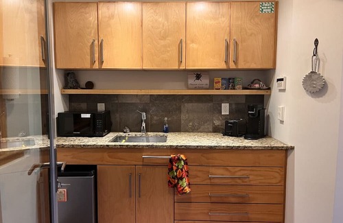Floyd Casa | New! Stone Haven Cottage by Buffalo Mountain Getaway