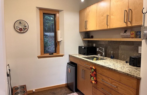 Floyd Casa | New! Stone Haven Cottage by Buffalo Mountain Getaway