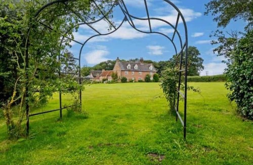 Beccles Casa | Luxury Farmhouse with pool table nr Southwold
