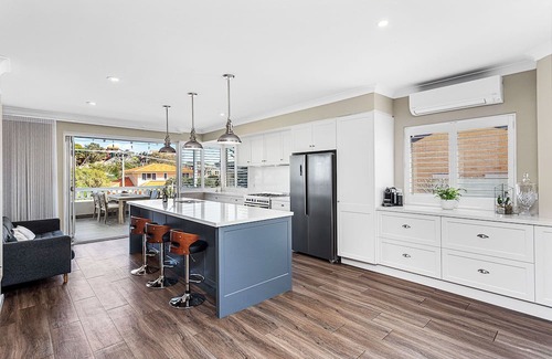 Sorrento Casa | Stylish coastal home in Sorrento featuring spacious living, modern finishes, and relaxing outdoor spaces perfect for a serene seaside getaway.