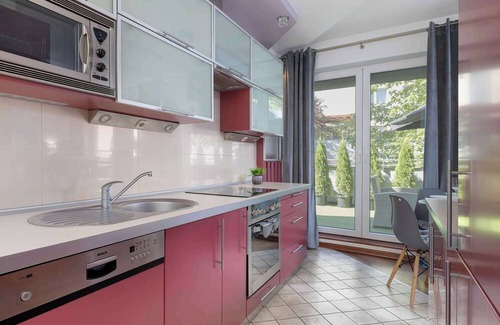 Pradnik Bialy Apartamento | Marczyńskiego 3 Kraków | Grey and Pink Apartment with Parking, Desk, Terrace and
