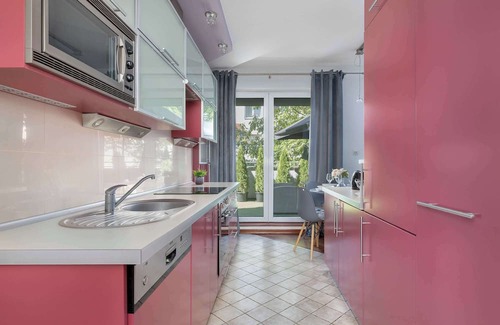 Pradnik Bialy Apartamento | Marczyńskiego 3 Kraków | Grey and Pink Apartment with Parking, Desk, Terrace and