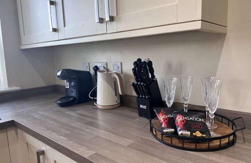 Leicester Casa | Leicester LE3 Stay Free Parking Quiet Area
