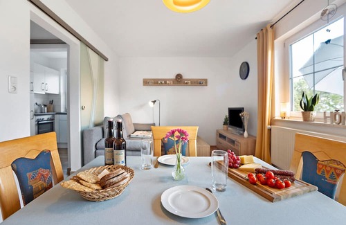 Marktoberdorf Apartamento | Holiday Apartment 'Am Mühlbach' with Shared Garden, Balcony and Wi-Fi