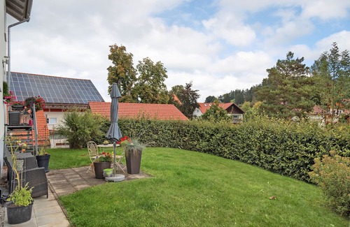 Marktoberdorf Apartamento | Holiday Apartment 'Am Mühlbach' with Shared Garden, Balcony and Wi-Fi
