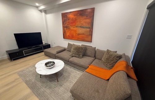 West Vancouver Casa | Modern 2BR Coach House, West Van- New Construction
