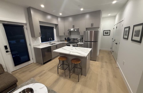West Vancouver Casa | Modern 2BR Coach House, West Van- New Construction