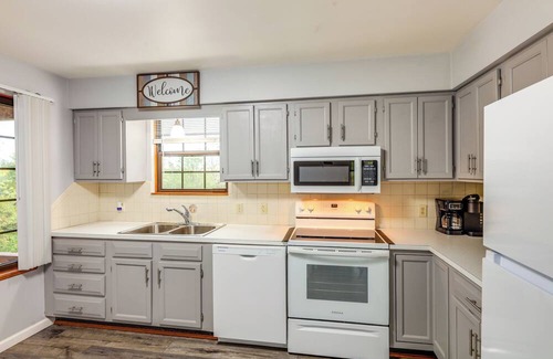 Williamstown Casa | Hillside Home 5 Mi to the Ark in Williamstown!