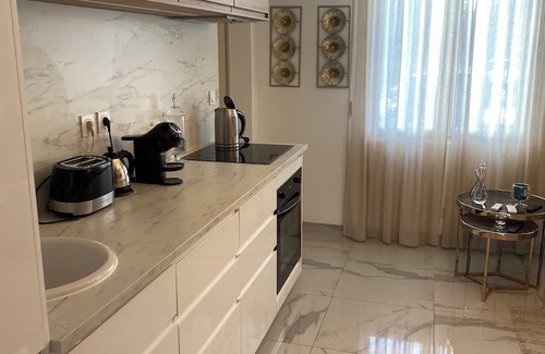 Saran Casa | Beautiful house with heated pool and jacuzzi 10 minutes from downtown