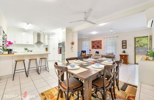 Anula Casa | Spacious 4BR Family Home on Big Block | Sleeps 10